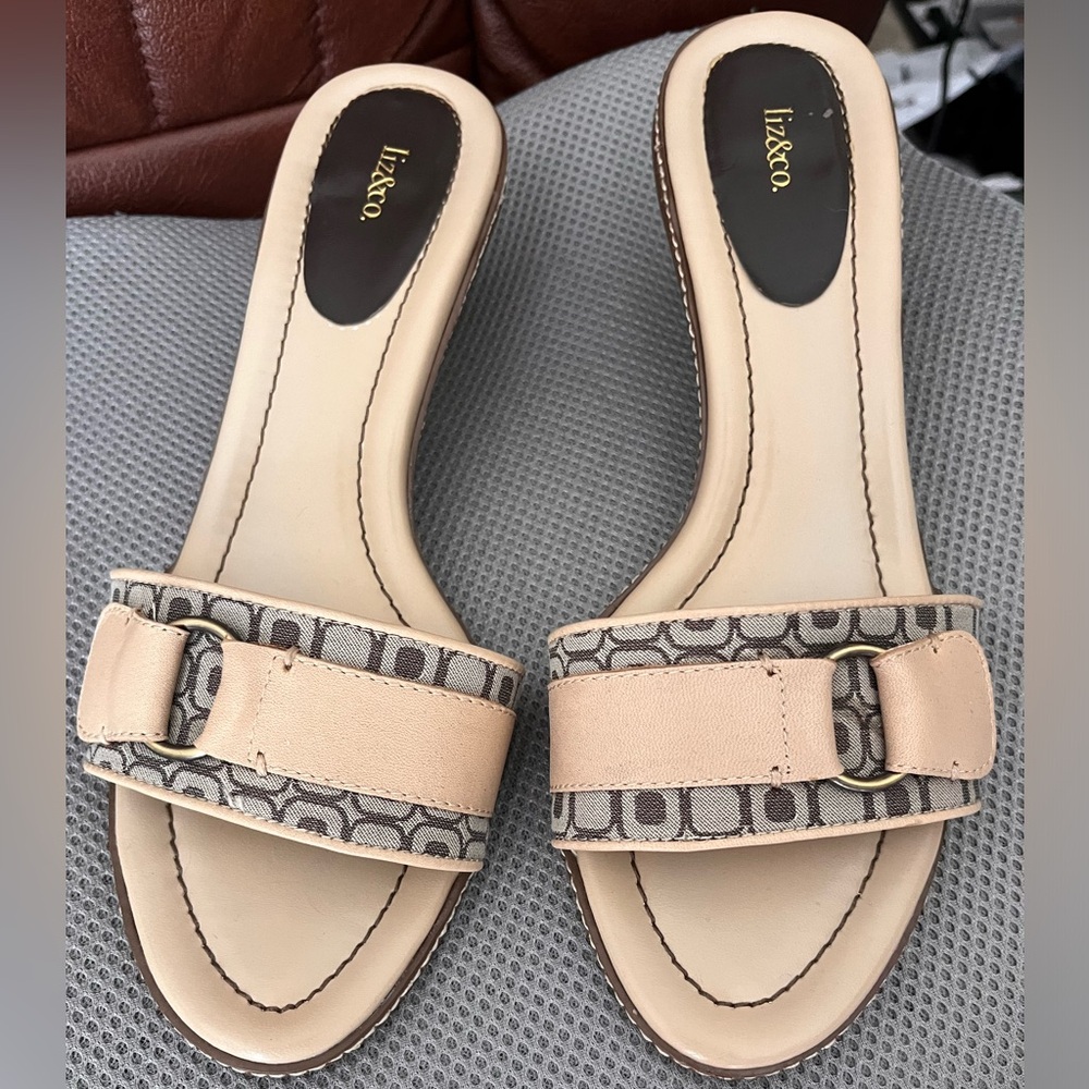 Liz & Co sandals sz.9 great condition!